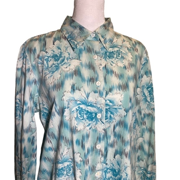David Brooks women's size 12 long sleeve blue white floral button-up shirt - Picture 4 of 9